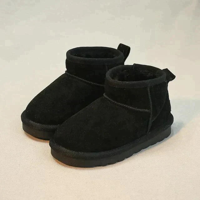 Bottines élégantes en suede doublées pour femmes, alliant confort et style pour l'hiver.
