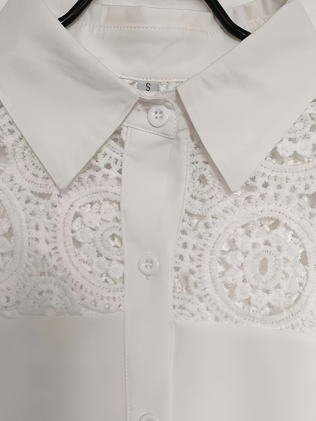 Blouse Zenaida Kanten pour Femmes avec Fermeture Boutonnée, Col Classique et Manches Longues - Élégance et Style Intemporel