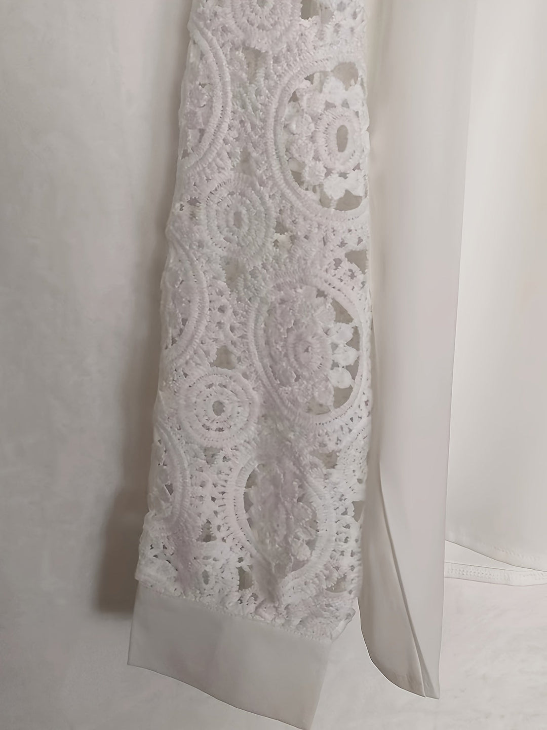 Blouse Zenaida Kanten pour Femmes avec Fermeture Boutonnée, Col Classique et Manches Longues - Élégance et Style Intemporel