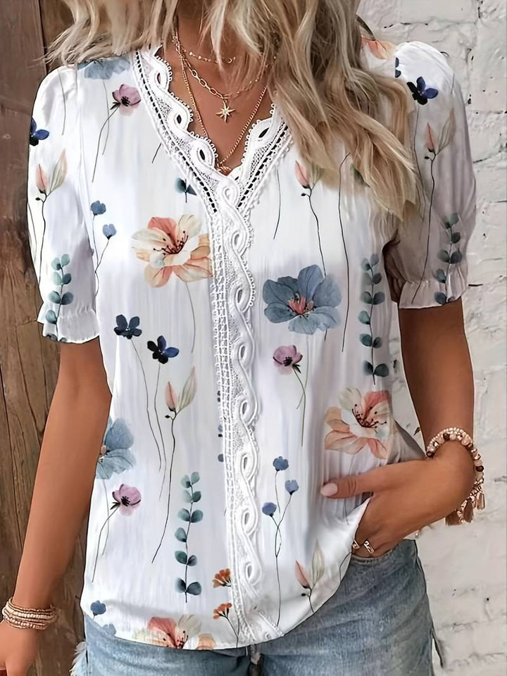 Jonida | Elégant chemisier à fleurs pour dames avec col en V et détails en dentelle - Top décontracté confortable à manches courtes