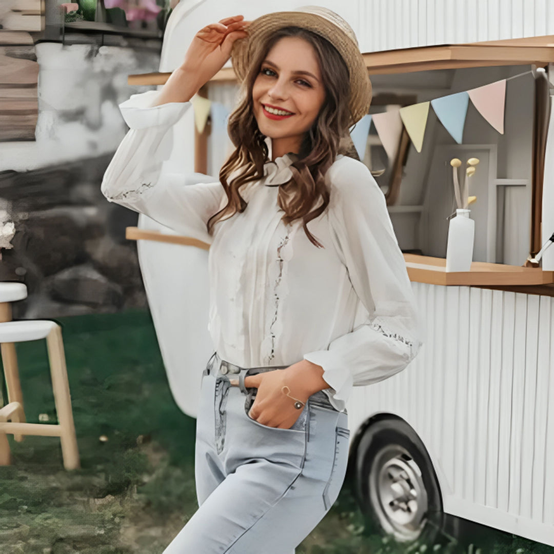 Blouse élégante Mirjeta pour femme avec des détails brodés et des manches longues.