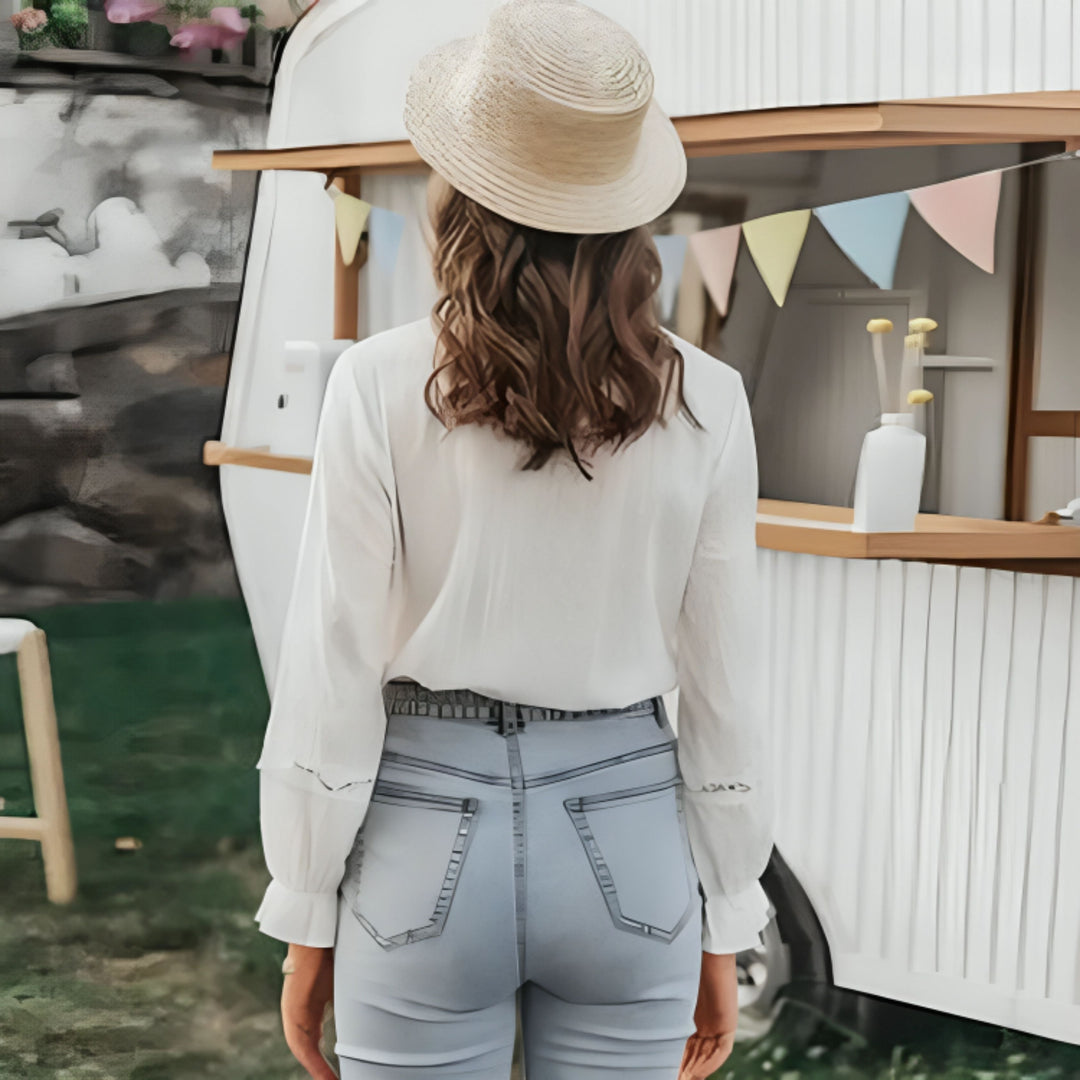 Blouse élégante Mirjeta pour femme avec des détails brodés et des manches longues.