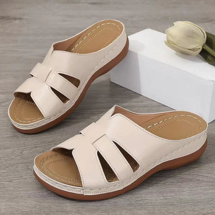 Hedwig Chaussons pour Femmes avec Bande Découpée Élégante pour Confort et Élégance