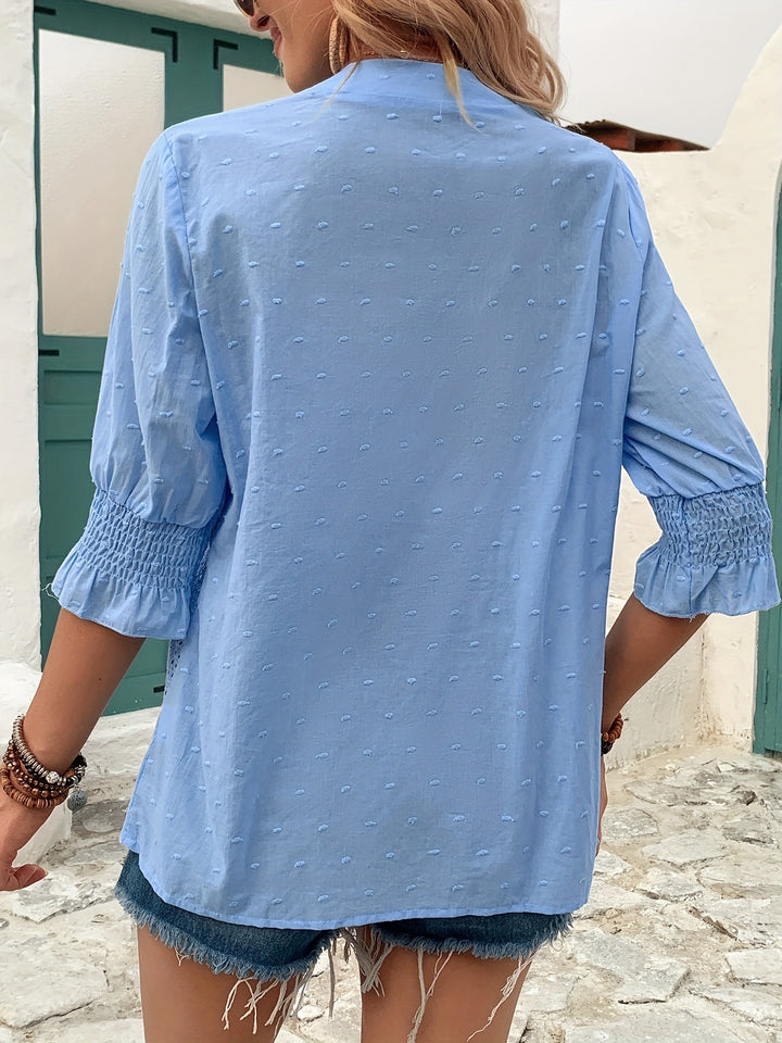 Meredith | Chemisier élégant pour femmes avec broderie œillet, volants et manches courtes pour un look élégant