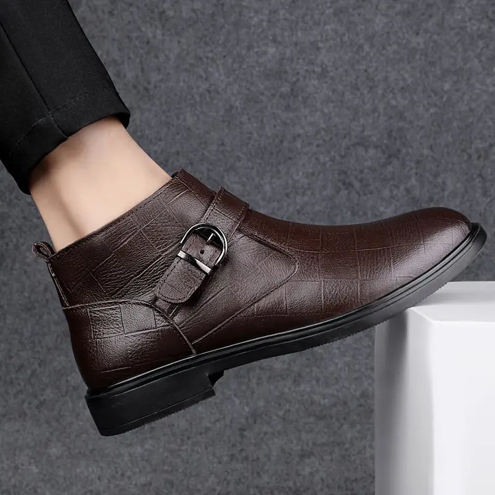 Bottes en cuir élégantes Frank™ avec détails à la mode de boucle.