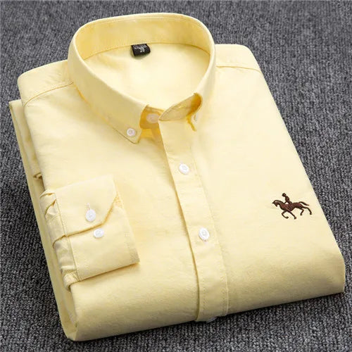 Chemise Oxford classique élégante avec des détails subtils pour un style raffiné.