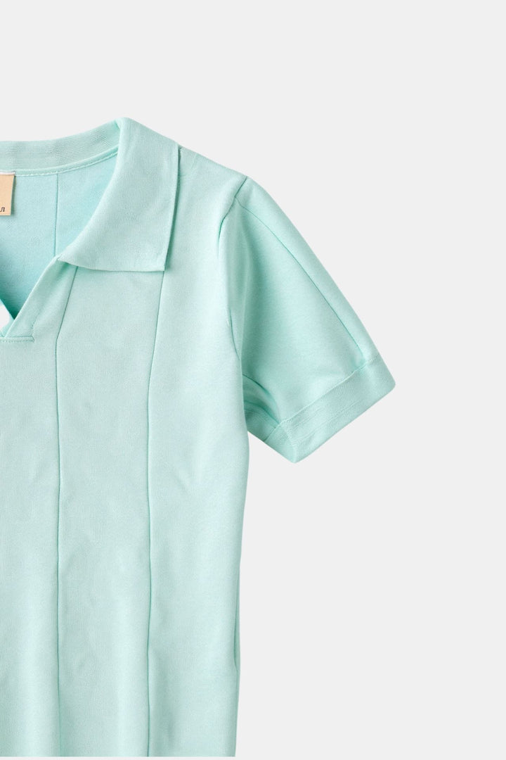 Polo en tricot rétro stylé dans un frais vert menthe