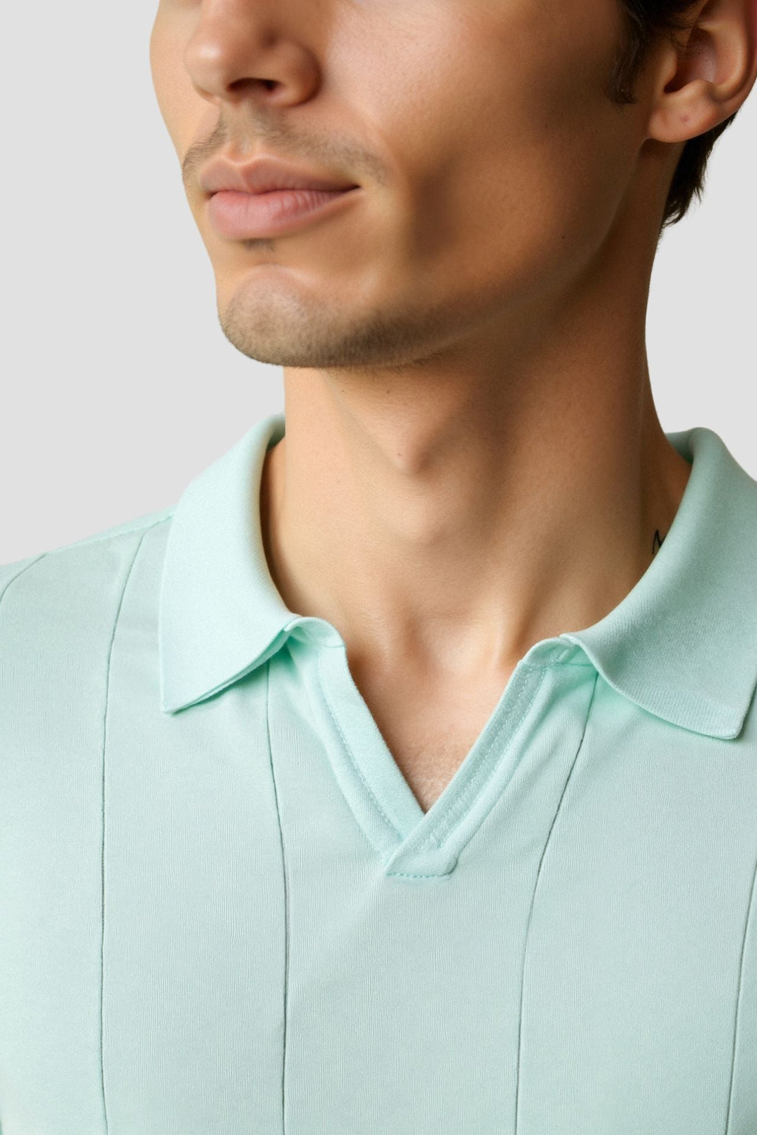 Polo en tricot rétro stylé dans un frais vert menthe