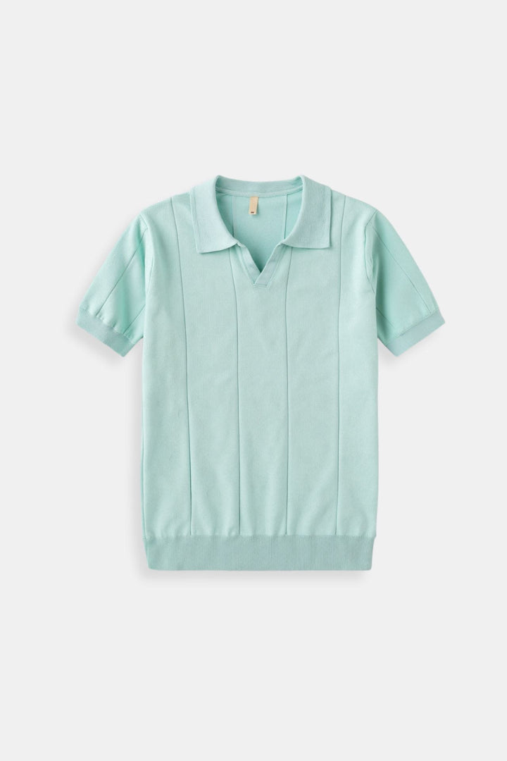 Polo en tricot rétro stylé dans un frais vert menthe