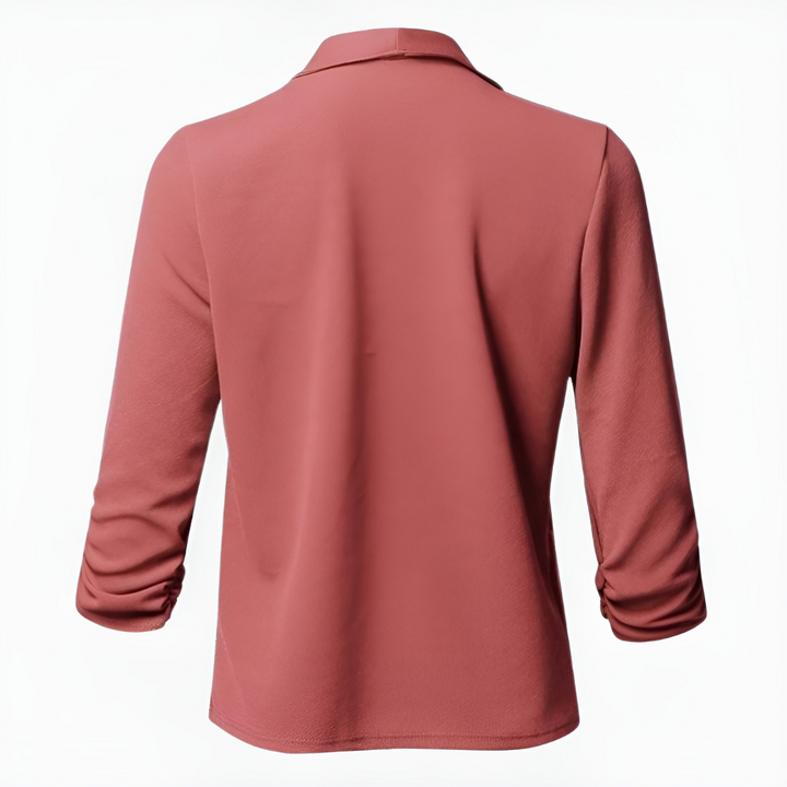 Blazer femme chic Adelheid avec un devant ouvert et des manches trois-quarts élégantes.