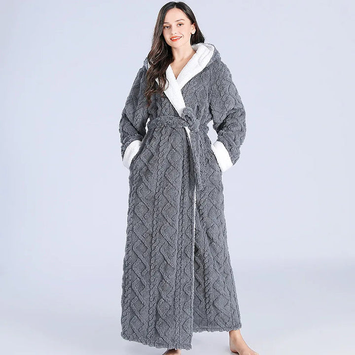 Delora - Peignoir en polaire chaud et confortable avec capuche pour femmes, pour un moment de détente ultime.