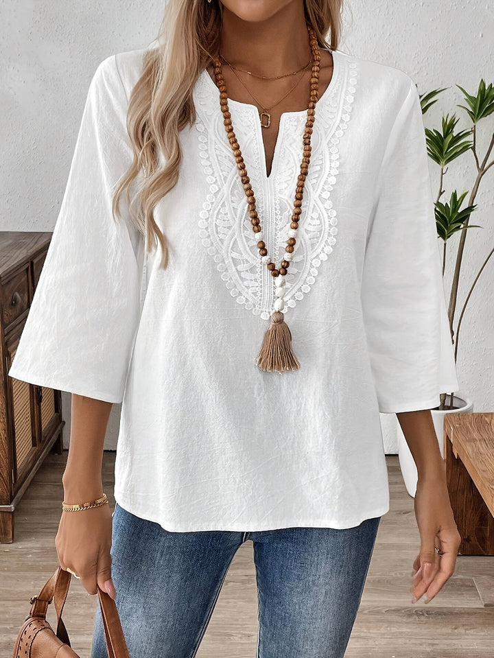 Kaari | Élégante Blouse Vintage Boho à Col V pour Femmes avec Manches 3/4, Détail en Dentelle Charmant en Blanc Frais