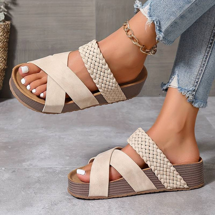 Elaiza - Sandales pour femmes confortables avec une semelle épaisse pour un look tendance et décontracté.