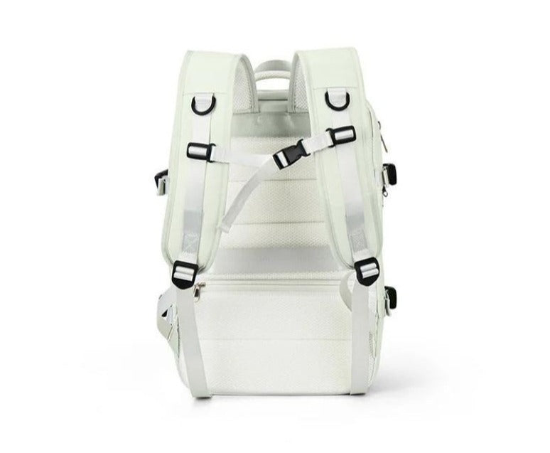 Sac à dos de voyage spacieux et polyvalent pour toutes vos aventures.