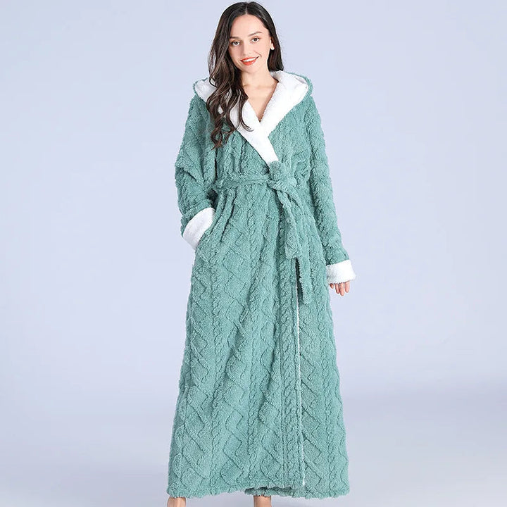 Delora - Peignoir en polaire chaud et confortable avec capuche pour femmes, pour un moment de détente ultime.
