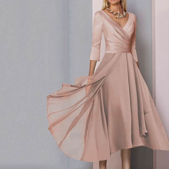 Robe de chambre enveloppante en soie Caelia Luxe pour femmes - Manches longues et ourlet élégant.
