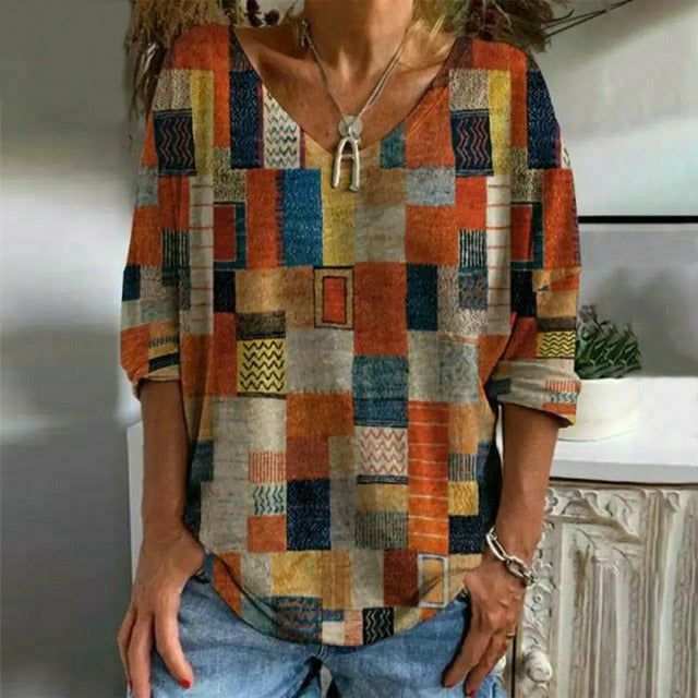 Bessie - Top féminin élégante avec un design patchwork abstrait tendance et un col en V élégant.