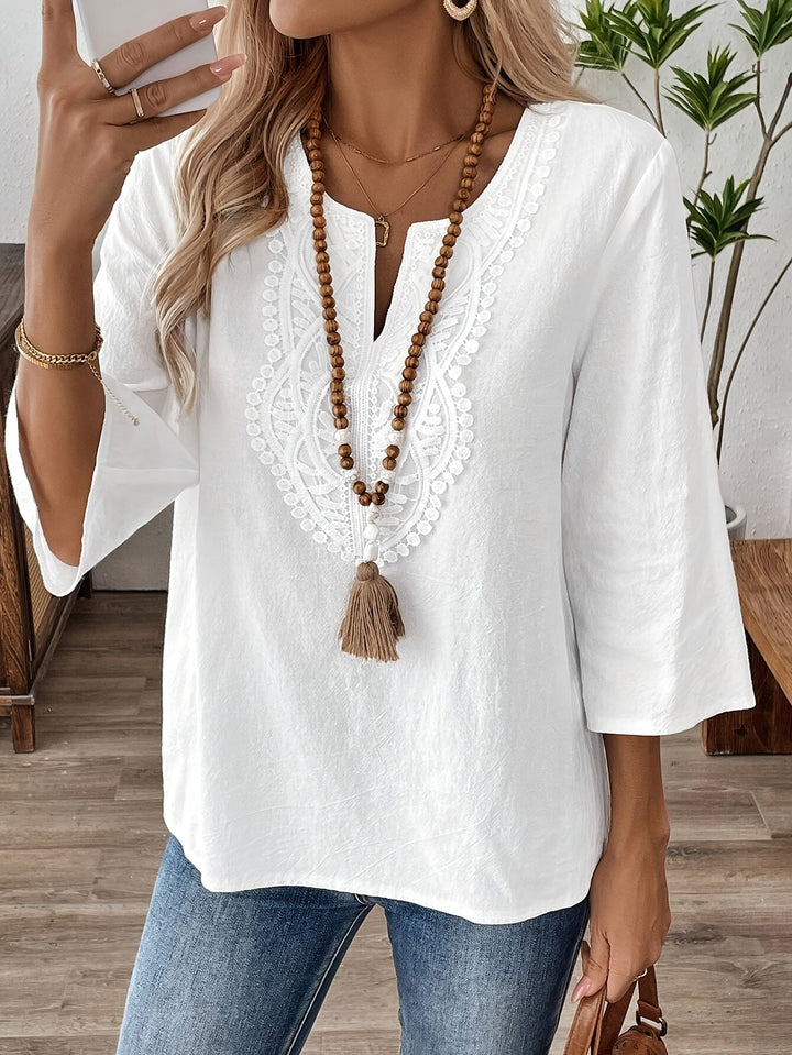 Kaari | Élégante Blouse Vintage Boho à Col V pour Femmes avec Manches 3/4, Détail en Dentelle Charmant en Blanc Frais