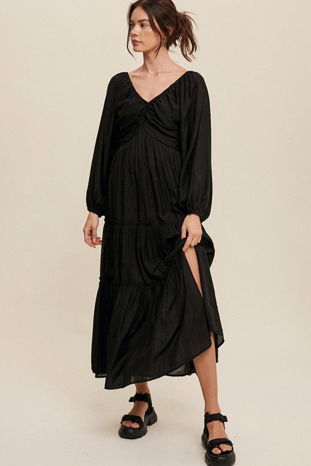 Dressing gown maxi élégante Alessia à décolleté en V avec détail de noeud et effet frange pour un look sophistiqué.