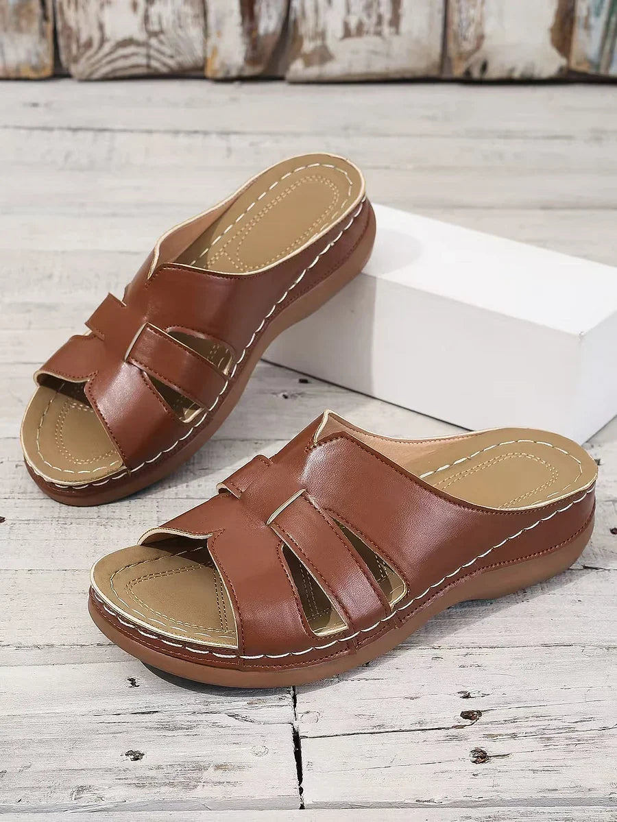 Hedwig Chaussons pour Femmes avec Bande Découpée Élégante pour Confort et Élégance