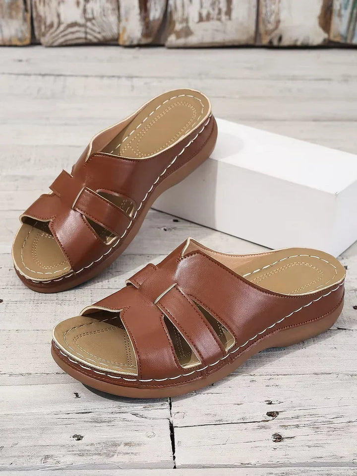 Hedwig Chaussons pour Femmes avec Bande Découpée Élégante pour Confort et Élégance