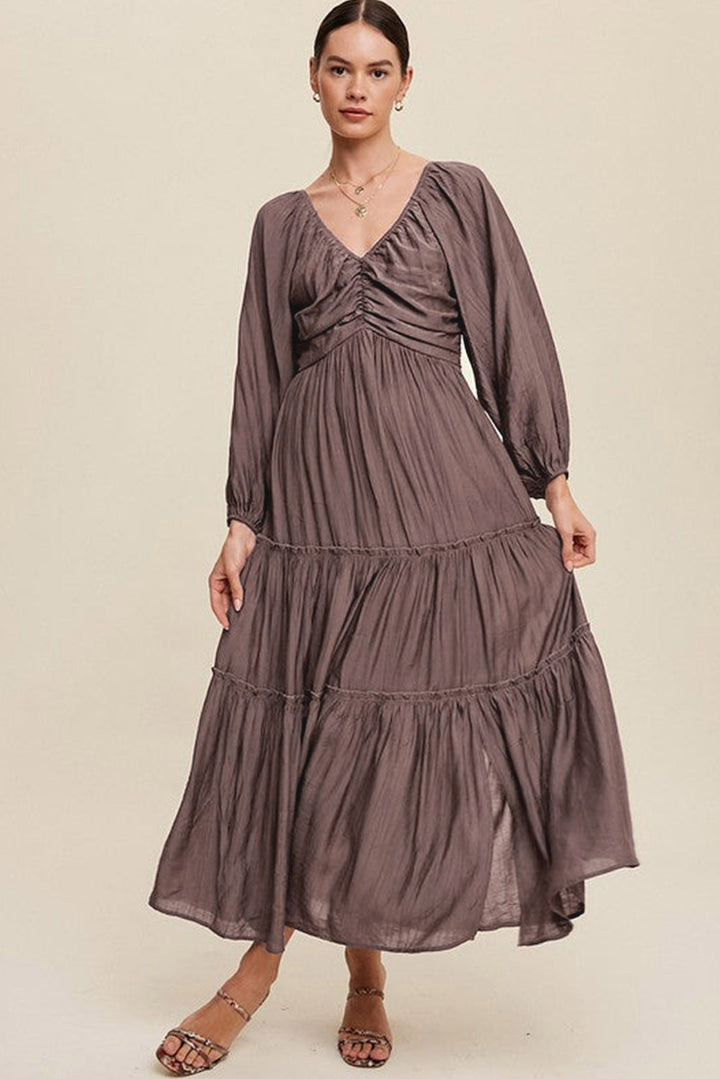 Dressing gown maxi élégante Alessia à décolleté en V avec détail de noeud et effet frange pour un look sophistiqué.