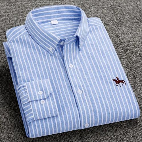 Chemise Oxford classique élégante avec des détails subtils pour un style raffiné.