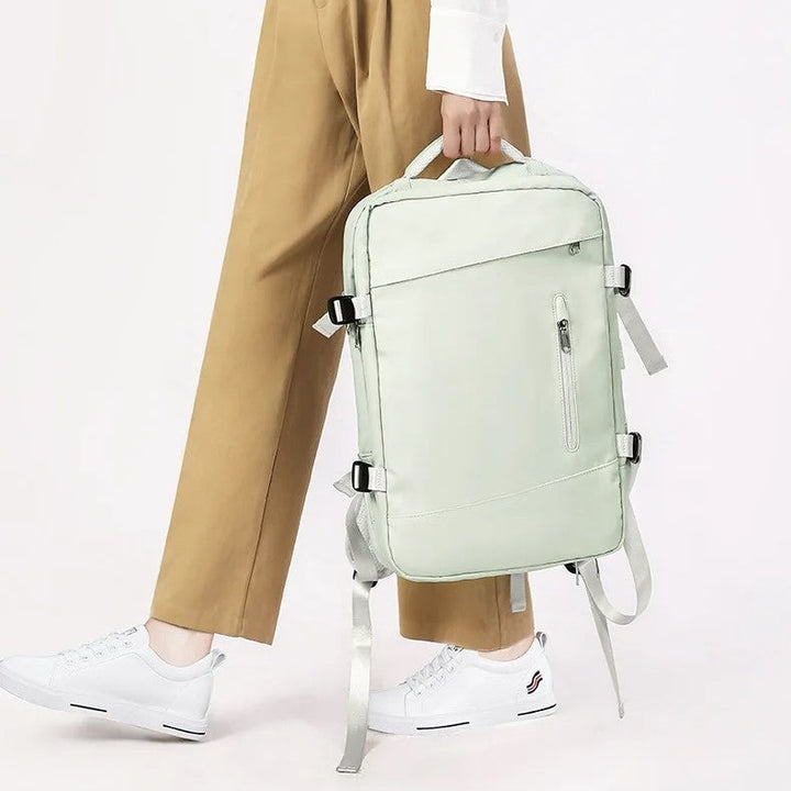 Sac à dos de voyage spacieux et polyvalent pour toutes vos aventures.
