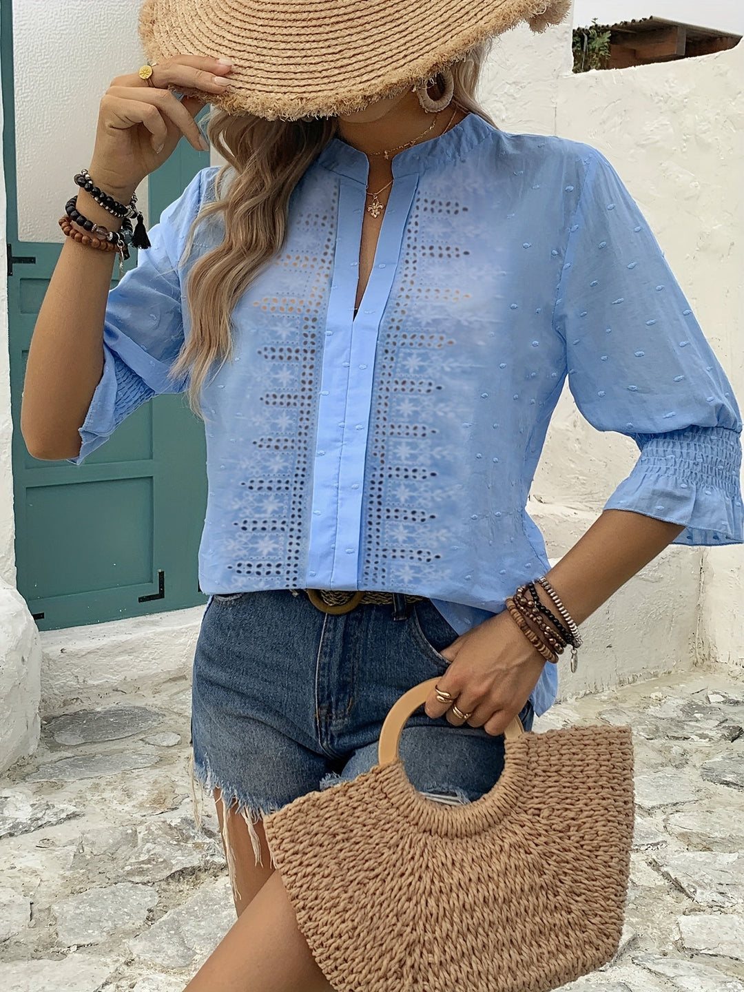 Meredith | Chemisier élégant pour femmes avec broderie œillet, volants et manches courtes pour un look élégant