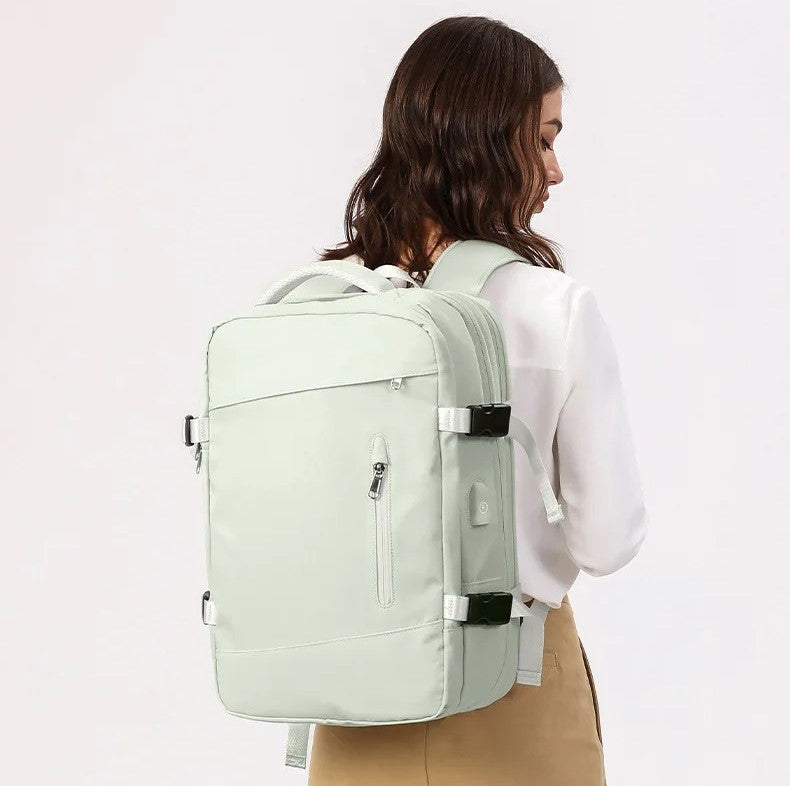 Sac à dos de voyage spacieux et polyvalent pour toutes vos aventures.