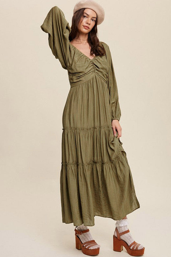 Dressing gown maxi élégante Alessia à décolleté en V avec détail de noeud et effet frange pour un look sophistiqué.
