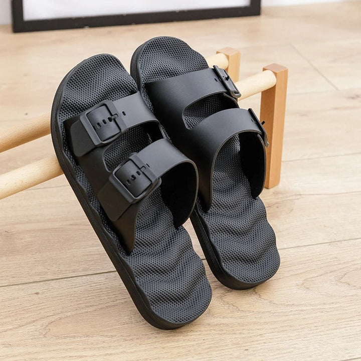 Pantoufles pour hommes Hades imperméables pour un confort et une protection ultimes.