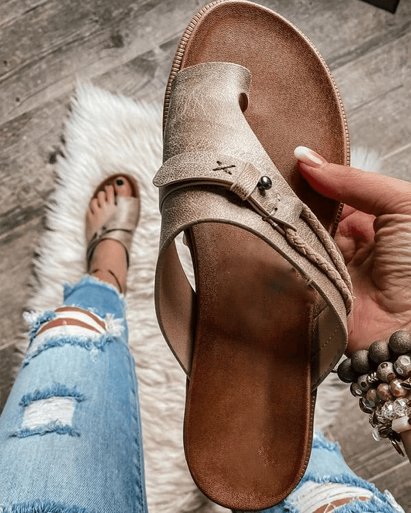 Gweneira - Tongs confortables pour femmes avec semelle intérieure et bande réglable pour un ajustement parfait.