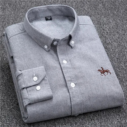 Chemise Oxford classique élégante avec des détails subtils pour un style raffiné.