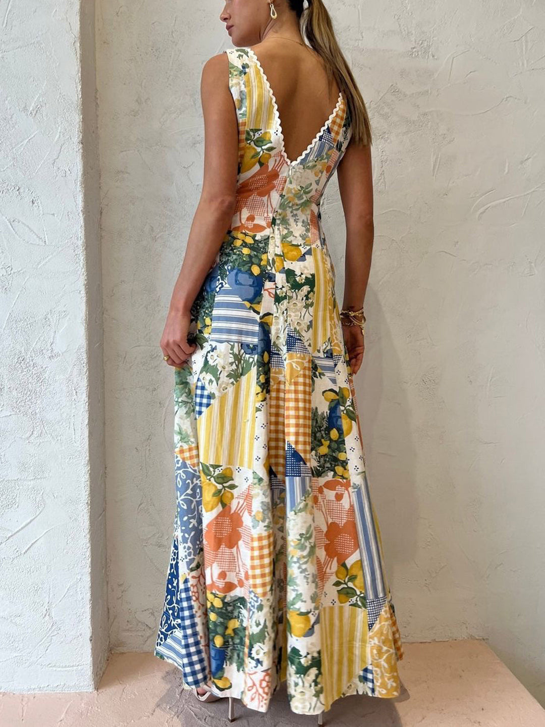 Celina | Élégante robe de chambre maxi à décolleté en V pour femmes avec imprimé boho d'été et ambiance sans couture.