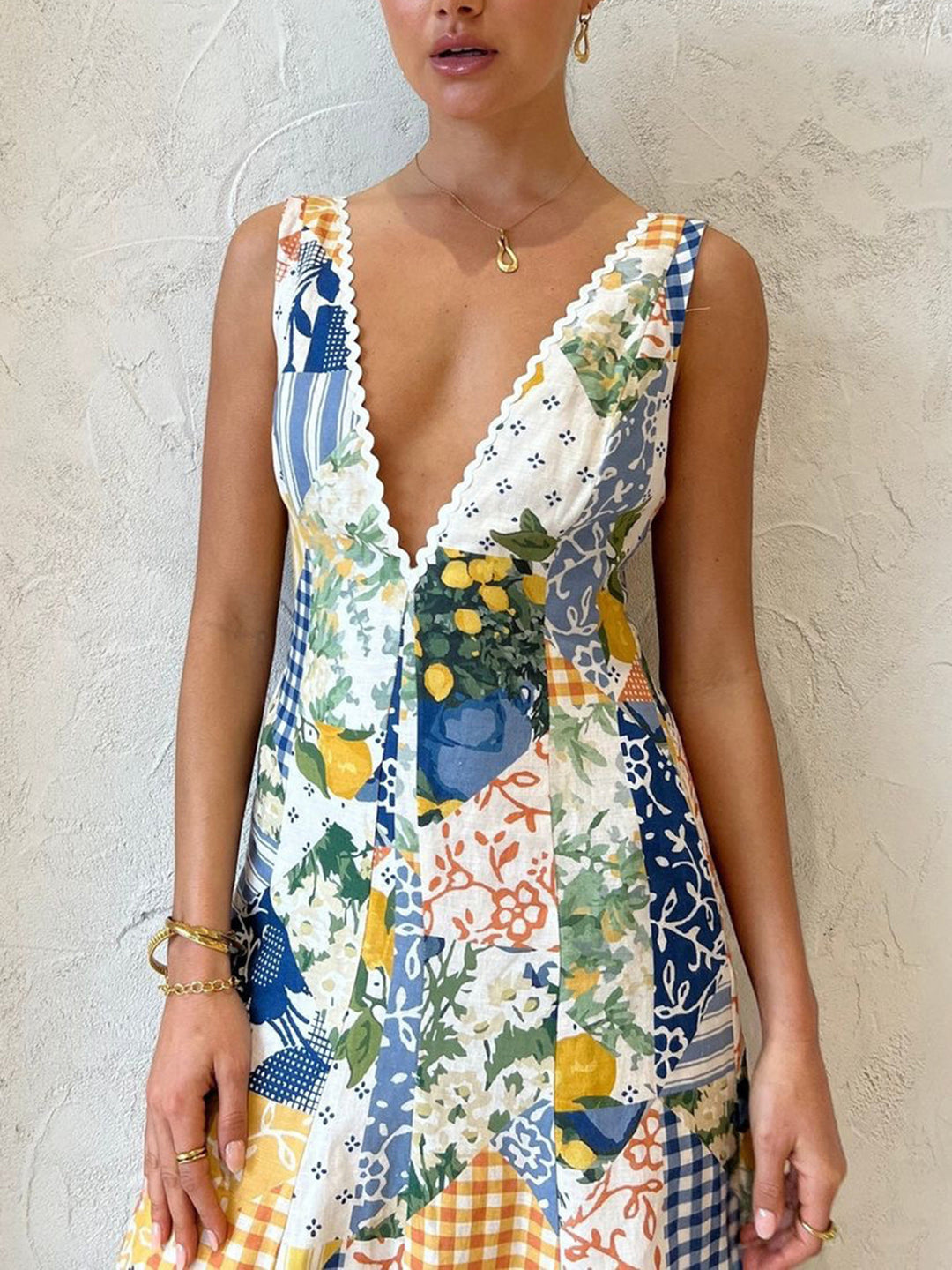 Celina | Élégante robe de chambre maxi à décolleté en V pour femmes avec imprimé boho d'été et ambiance sans couture.