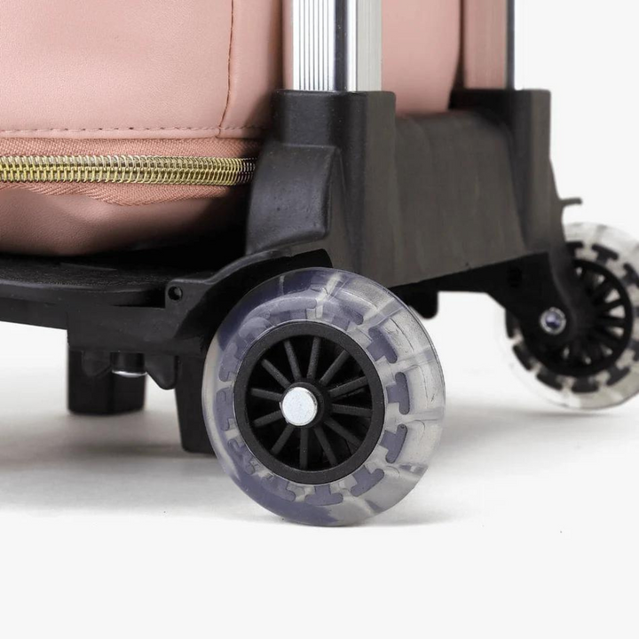 Sac de voyage spacieux et portable avec un design pliable pour plus de praticité.