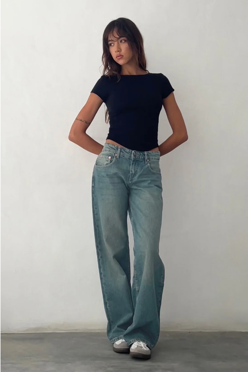 Jeans Roxy taille basse - Denim stretch à la mode et confortable avec une coupe Y2K parfaite.