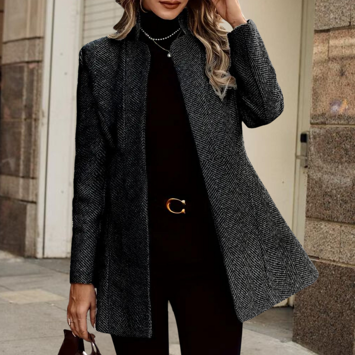 Branka | Blazer chic avec motif chevron classique et col montant saisissant - une veste sur mesure polyvalente pour le travail et la détente.