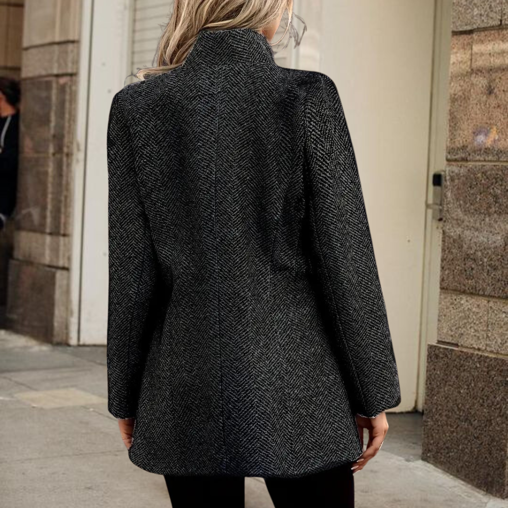 Branka | Blazer chic avec motif chevron classique et col montant saisissant - une veste sur mesure polyvalente pour le travail et la détente.
