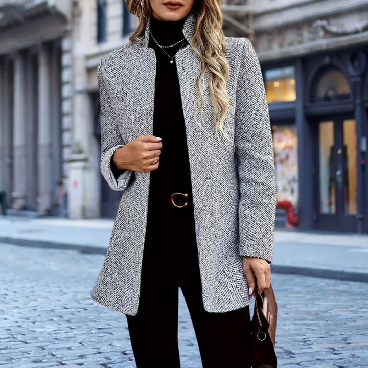 Branka | Blazer chic avec motif chevron classique et col montant saisissant - une veste sur mesure polyvalente pour le travail et la détente.