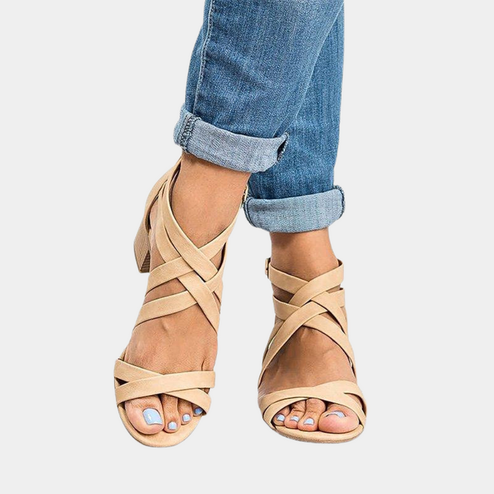 Sandales élégantes pour femmes avec un talon empilé très tendance