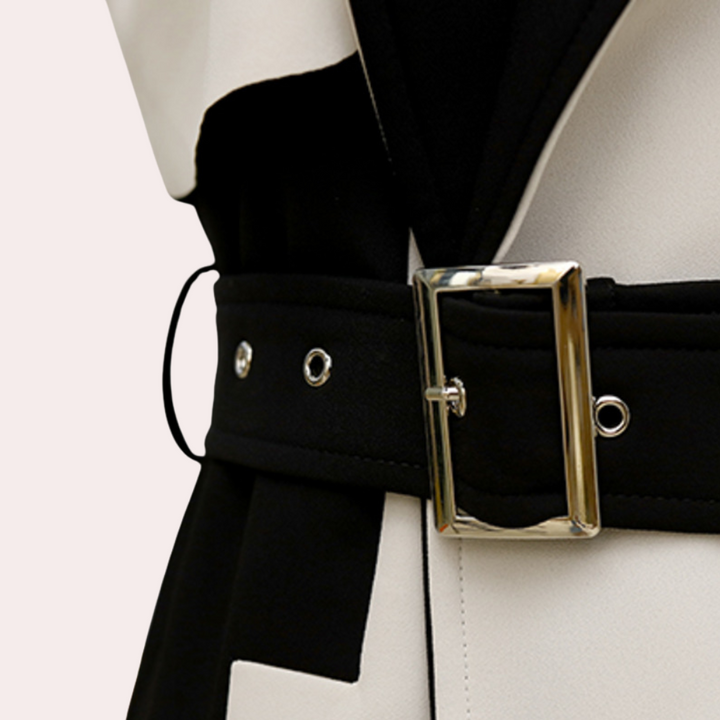 Trench-coat stylé pour femme avec une élégante ceinture