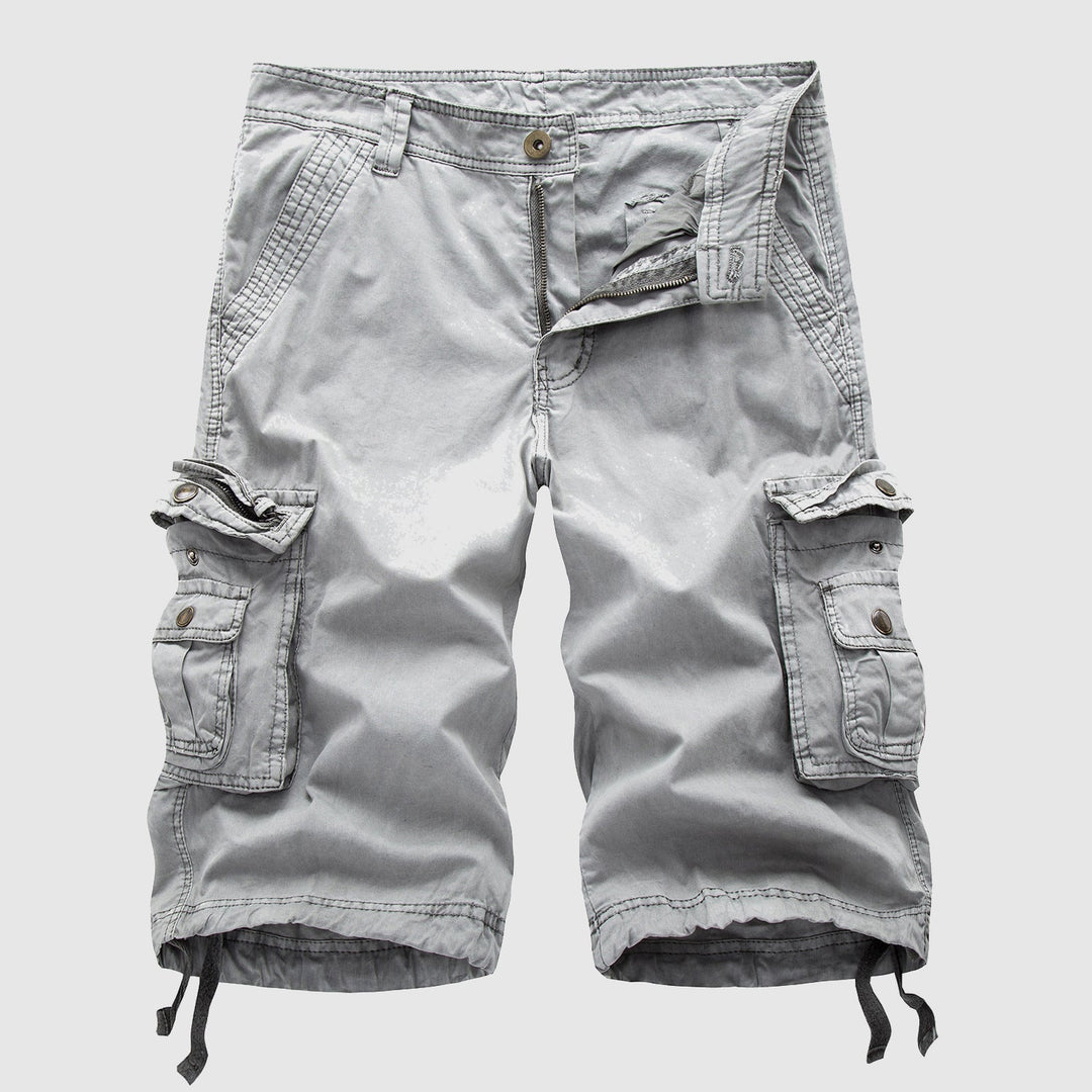 Short pour hommes en coton durable avec plusieurs poches pratiques et une longueur genou décontractée pour un usage quotidien confortable.