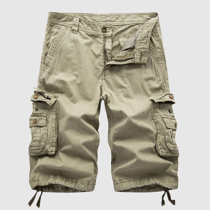 Short pour hommes en coton durable avec plusieurs poches pratiques et une longueur genou décontractée pour un usage quotidien confortable.