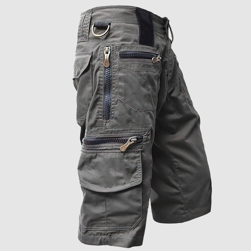 Short pour homme avec une longueur au genou, poches multifonctionnelles et un mélange de coton durable pour un confort de port ultime.