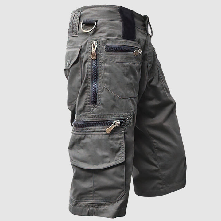 Short pour homme avec une longueur au genou, poches multifonctionnelles et un mélange de coton durable pour un confort de port ultime.