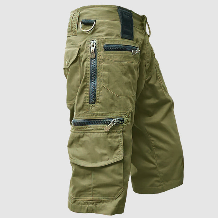 Short pour homme avec une longueur au genou, poches multifonctionnelles et un mélange de coton durable pour un confort de port ultime.