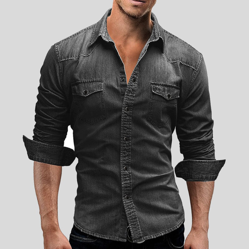 Chemise en denim pour hommes, alliant élégance et style audacieux.