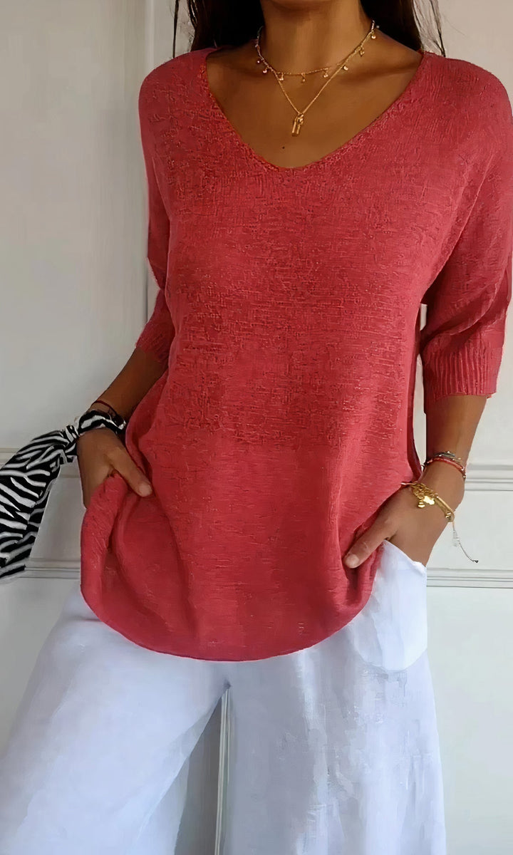 Top élégante Elsa avec un col en V pour un look parfait.